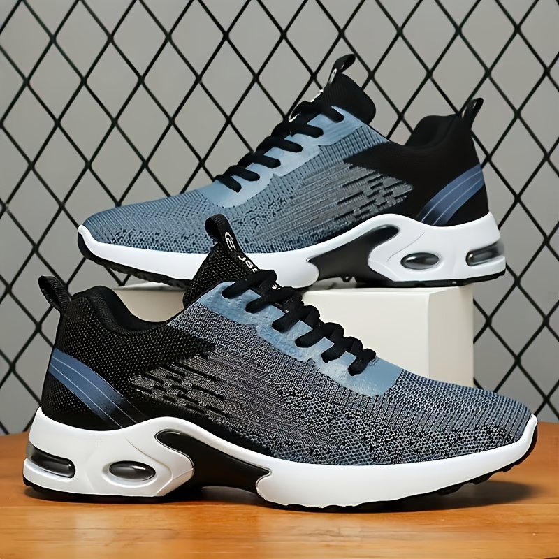 Shock Absorbing Gym Trainers - メンズ通気性フライングウーブンメッシュランニングシューズ、クッションエアソール衝撃吸収アスレチックスニーカー、軽量レースアップ滑り止めスポーツトレーナー、快適な日常ウォーキングジムワークアウトカジュアルシューズ、オールシーズン対応のファッション多用途アウトドアジョギングフットウェア