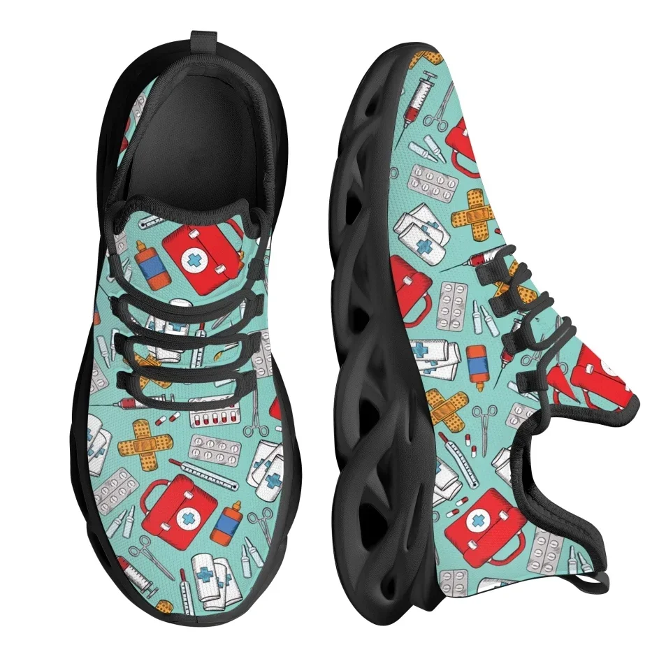 Knit Fabric Lace Up Sneakers - カスタムメイドの赤い医療ボックスデザインのアウトドアシューズ、女性用ランニングスニーカー、軽量メッシュ女性用フットウェア、ニットプラットフォームシューズ