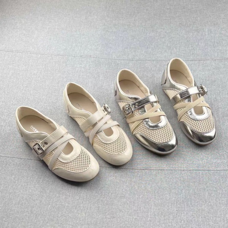 Sneakers - 新しいスプライシング織り込み中空スニーカー 2026年春夏 バックル付き滑り止めカジュアルシングルシューズ
