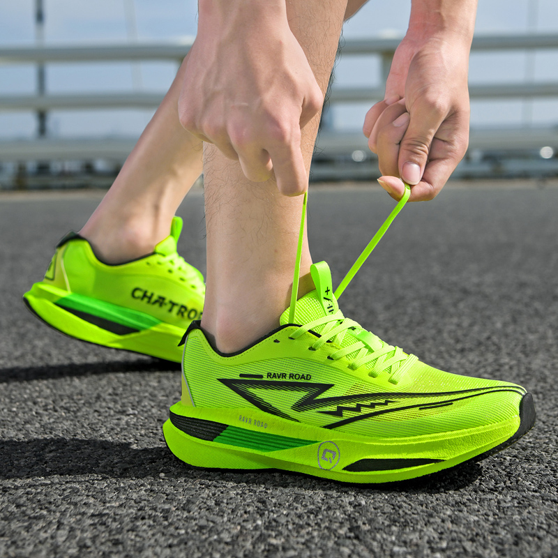 メンズスポーツシューズスニーカーカーボンプレートランニング男 - Carbon Plate Marathon Racing Shoes のレビューと価格