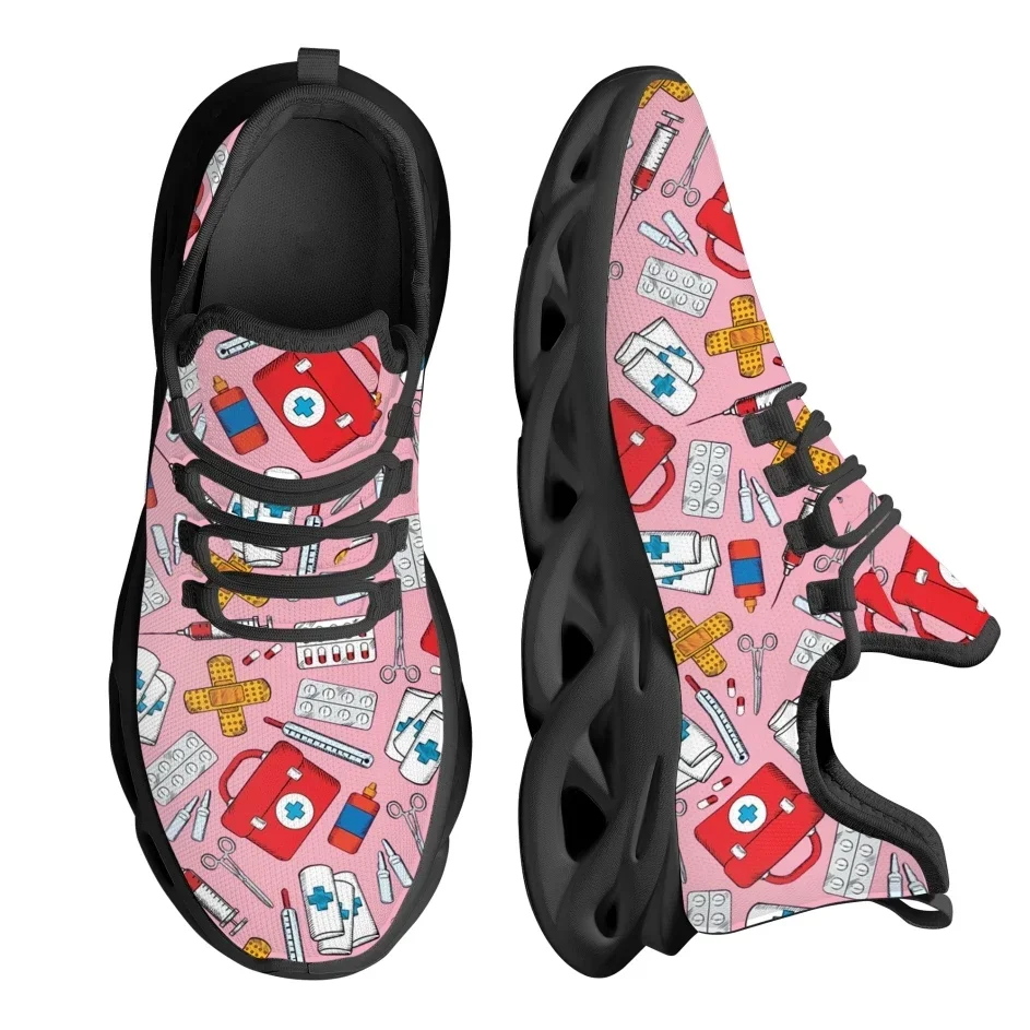カスタムメイドの赤い医療ボックスデザインのアウトドアシューズ - Knit Fabric Lace Up Sneakers のレビューと価格