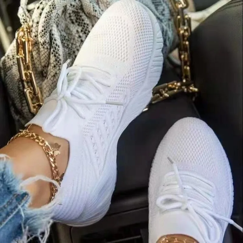 女性用カジュアルニットスニーカー通気性メッシュスリッポンレー - Knit Fabric Lace Up Sneakers のレビューと価格