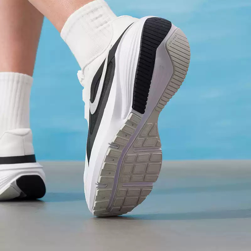 NIKE DOWNSHIFTER 14 メンズ ランニングシ - Lightweight Road Running Shoes のレビューと価格