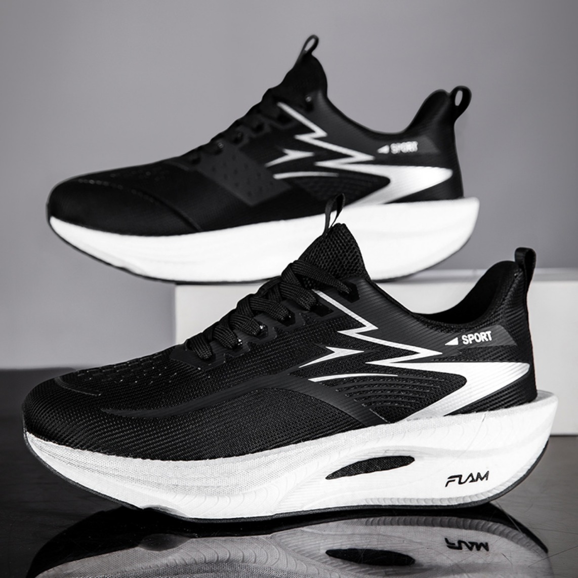男女兼用カーボンプレートマラソンランニングシューズ 通気性  - Carbon Plate Marathon Racing Shoes のレビューと価格